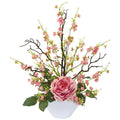 Arrangement artificiel de roses et de fleurs de cerisier