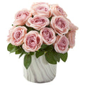 Arrangement artificiel de roses dans un vase en finition marbrée
