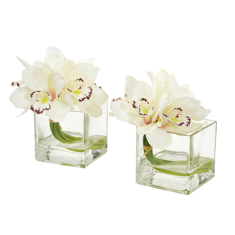 Arrangement artificiel d'orchidées cymbidium dans un vase en verre